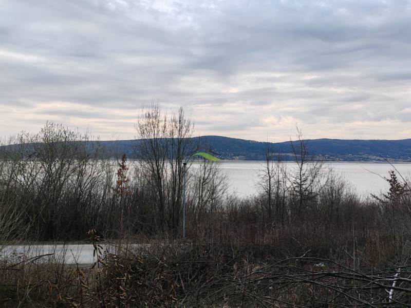 Recreational plots on Eva Street in Holčíkovce offer views of the lake and mountains.