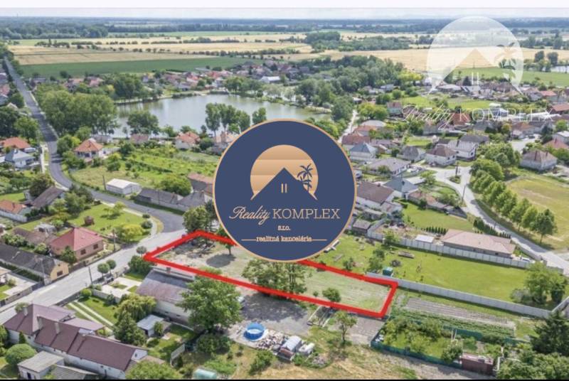 Aerial view of a plot in Čiližská Radvaň, suitable for living, with surrounding houses.