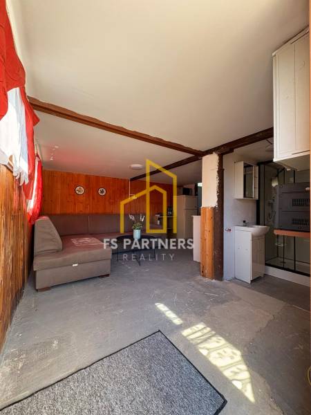 Interior with a sofa and a sink in garden spaces.