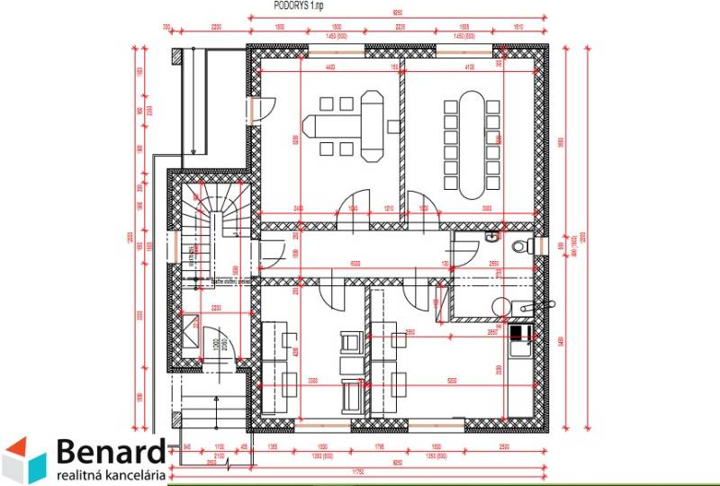 First floor plan in a family house, showing the layout of rooms and furniture.