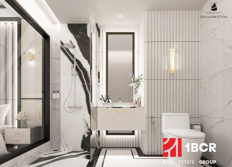 Elegant white bathroom in a 3-room apartment with a shower and a mirror.