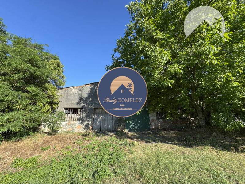 A plot in Povoda surrounded by trees with a shelter for living.