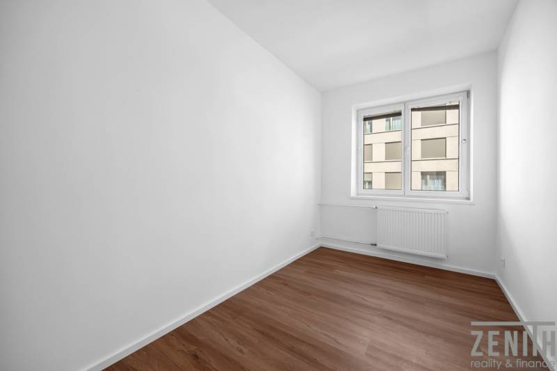 An empty room with white walls and a window in a 3-room apartment.