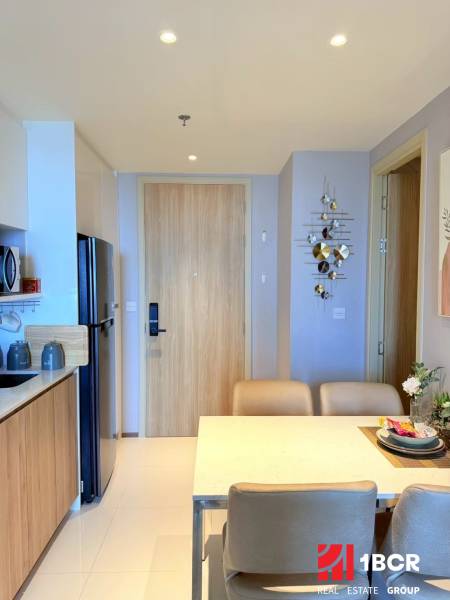Dining area in a 3-room apartment with a dining table and a built-in kitchenette.