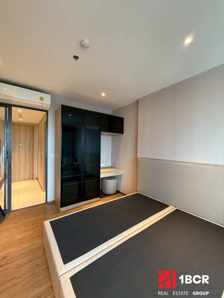 Star room in a one-room apartment with a built-in wardrobe and air conditioning.
