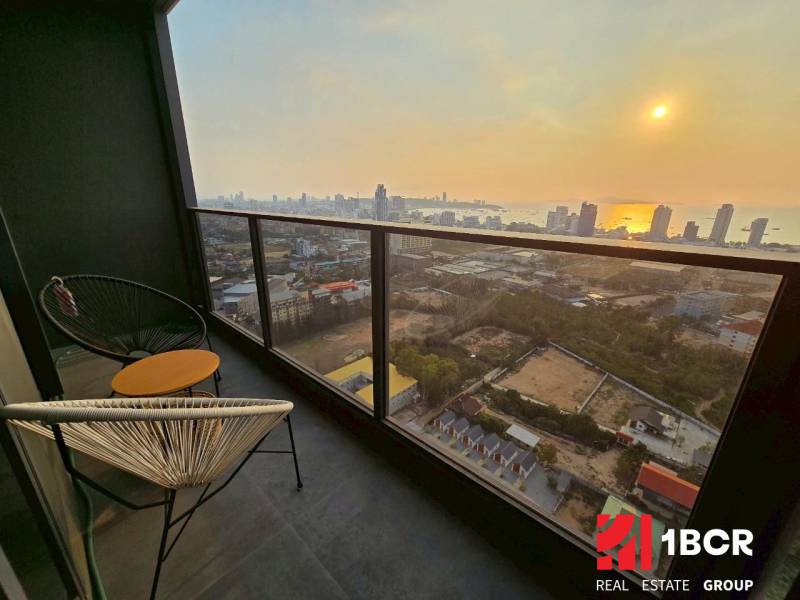 A balcony with a view of the city of Pattaya and the sunset from a 3-bedroom apartment.