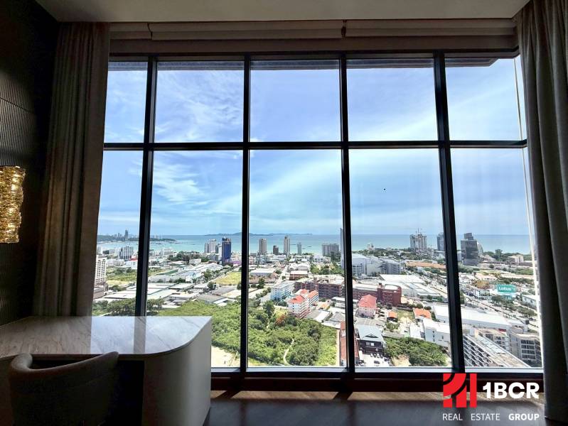 View from a 4-room apartment of the Pattaya city skyline and coastline.