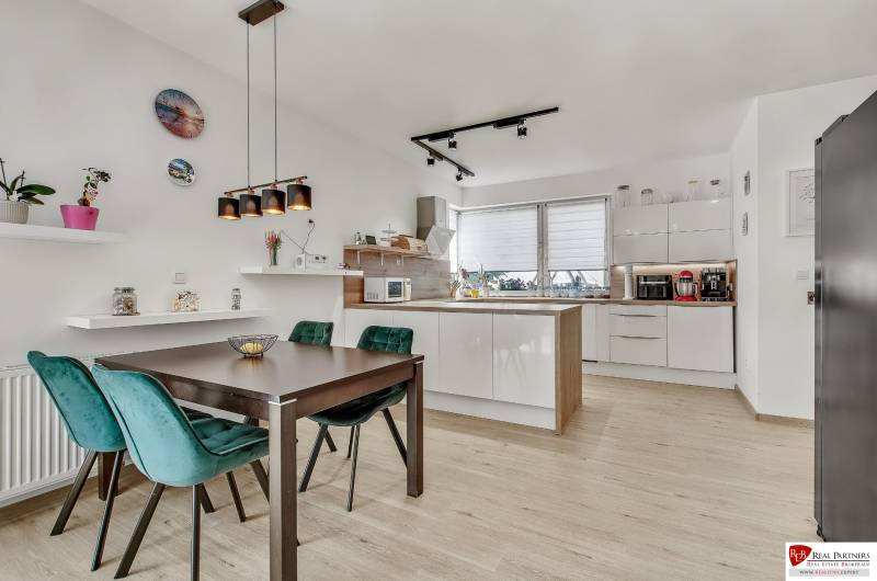 A kitchen with a dining table and chairs in a family house.
