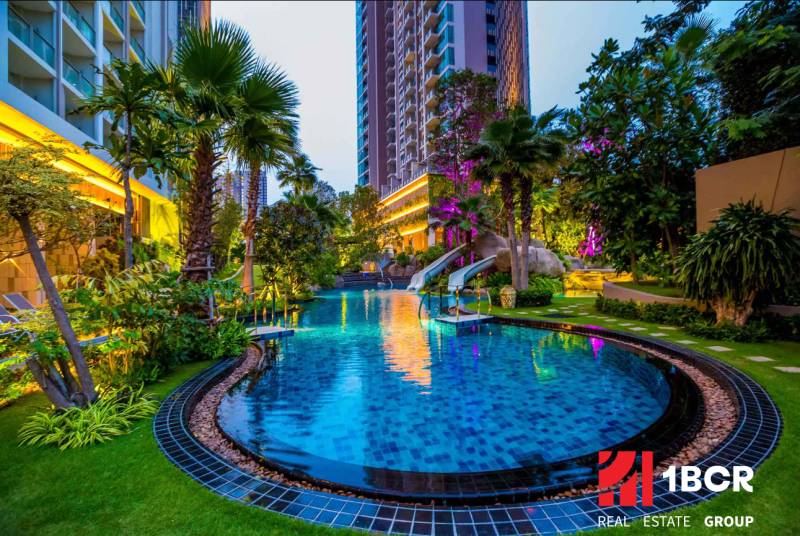 A pool with greenery during the construction of apartments in Pattaya.