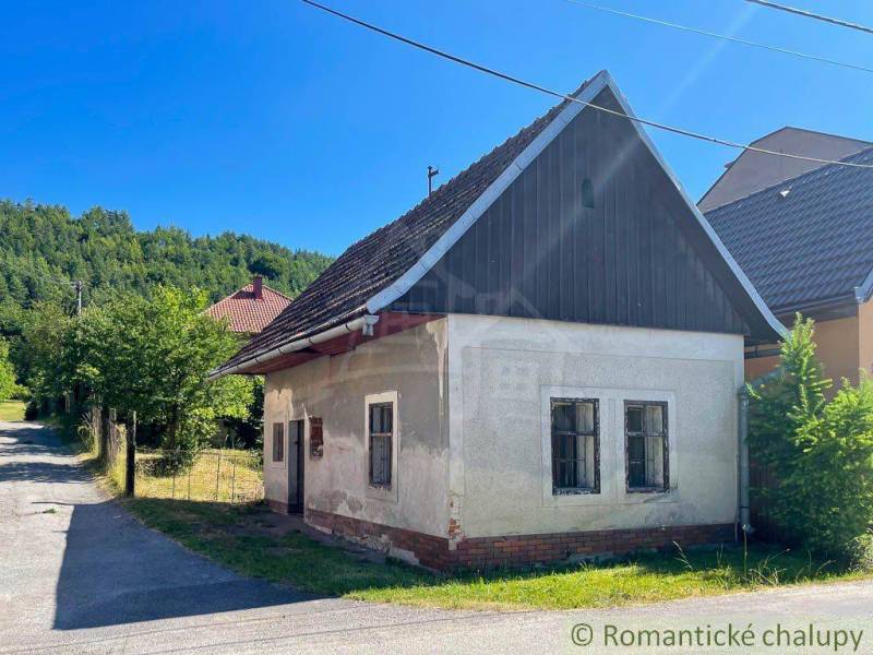 A family house in Banská Bystrica with a traditional gable roof, surrounded by nature.