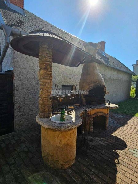 There is a garden grill with a shelter in the exterior of a family house in Malá Lehota.