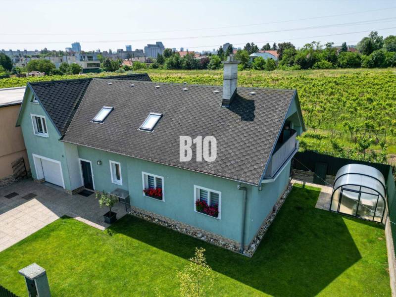 Family house in Bratislava - Nové Mesto with a garden and gazebo in a peaceful location.
