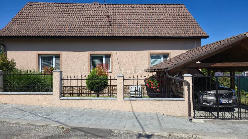 A family house in Trenčianske Jastrabie with two windows and a garden, advertisement by AstonReal.