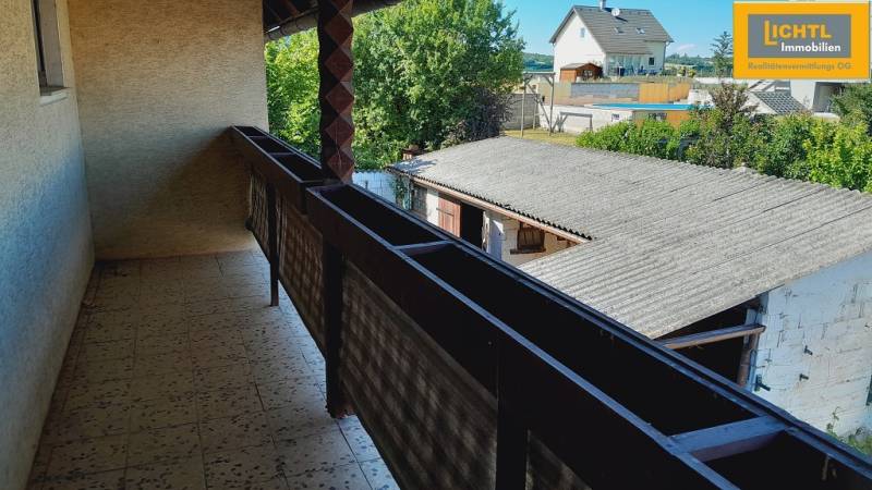 A balcony during the construction of apartments in Jois with a view of the surroundings.