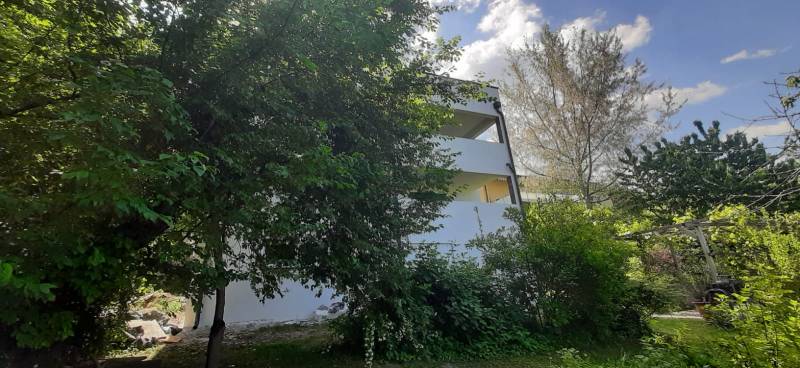 A villa in Hainburg an der Donau surrounded by greenery with partially exposed floors.