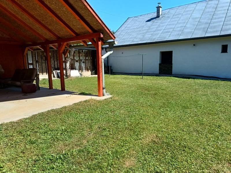 A garden at the cottage in Tužina with a shelter and a lawn in a sunny location.