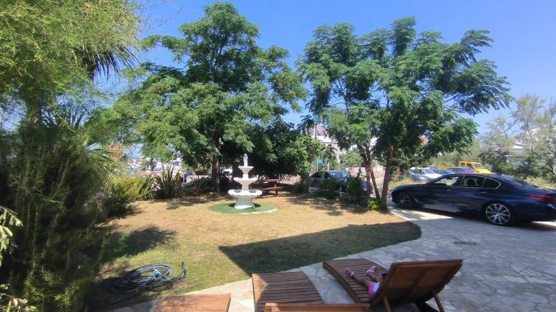 A family house in Vrsi offers a garden with a fountain and sunbeds.