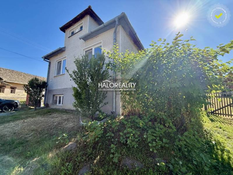 A family house in Padarovce surrounded by greenery and sunny weather.