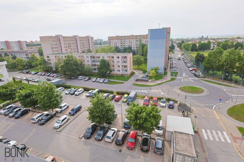 A view of the parking lot and apartment buildings on Veterná Street in Trnava, ideal for a 3-bedroom apartment.