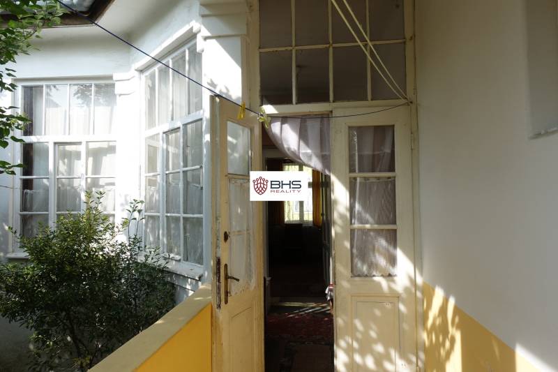 Entrance to the family house on Hviezdoslavova Street in Piešťany with glass doors and plants.