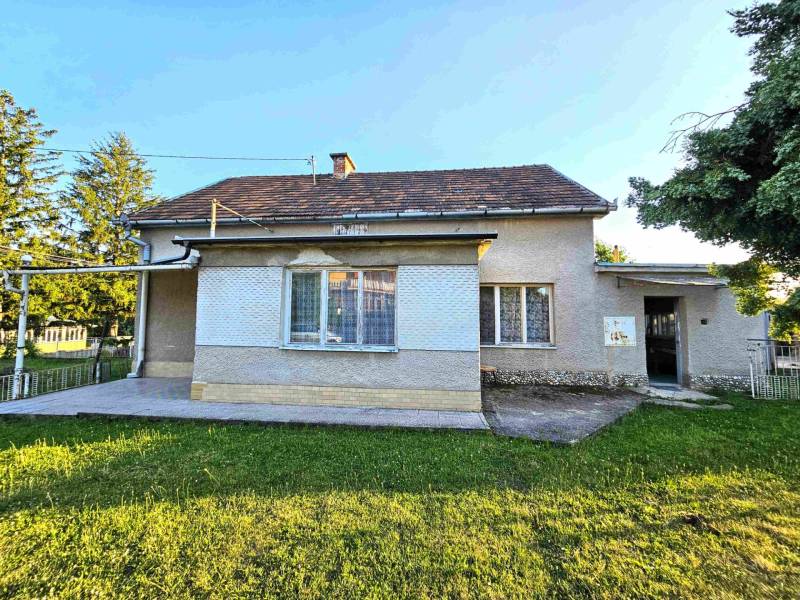 Family house in Kuzmice with a large garden and a sunny terrace.