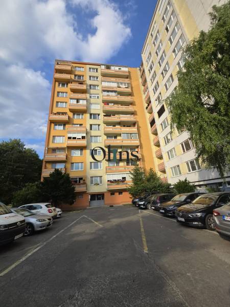 Apartment building with parking on Sitnianska Street in Nitra-Chrenová.