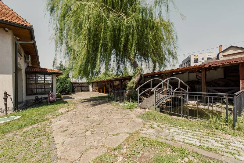 In Prešov, there are natural gastro spaces with a bridge and greenery.