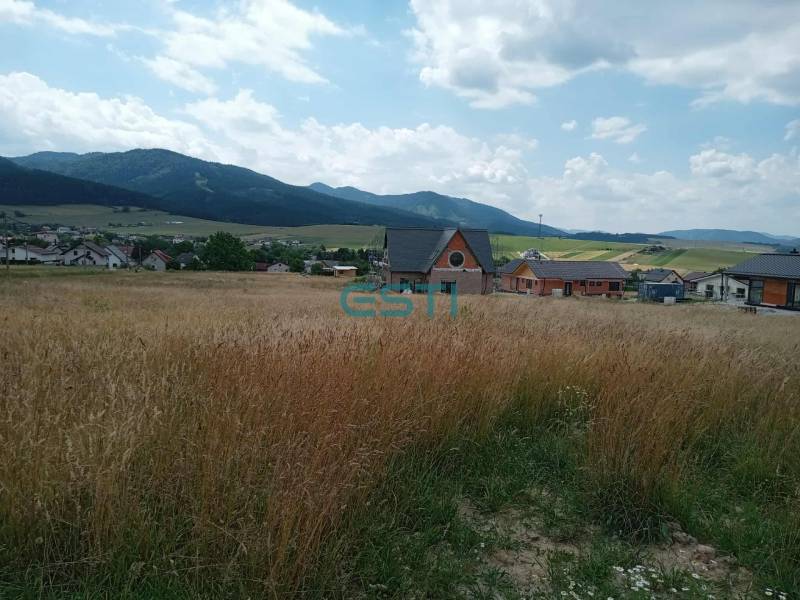 Plots - housing in Kunerad with a view of the surrounding mountains and village.