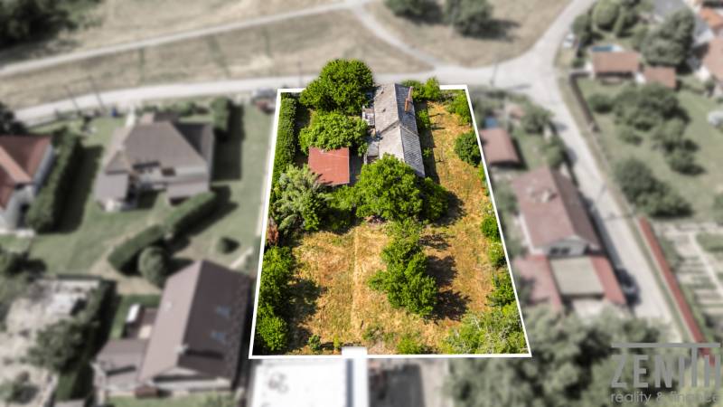 Plots - housing in Dobrohošť with plenty of greenery and adjacent roads, ideal for a family house.