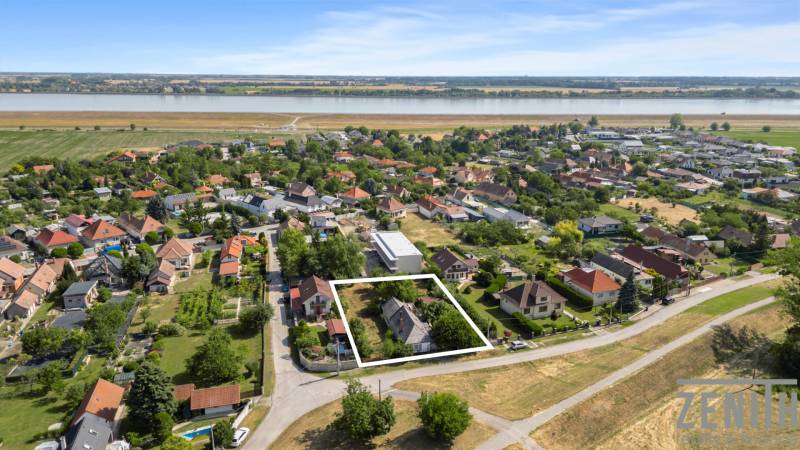 Dobrohošť offers attractive residential plots with views of the river and the surrounding countryside.