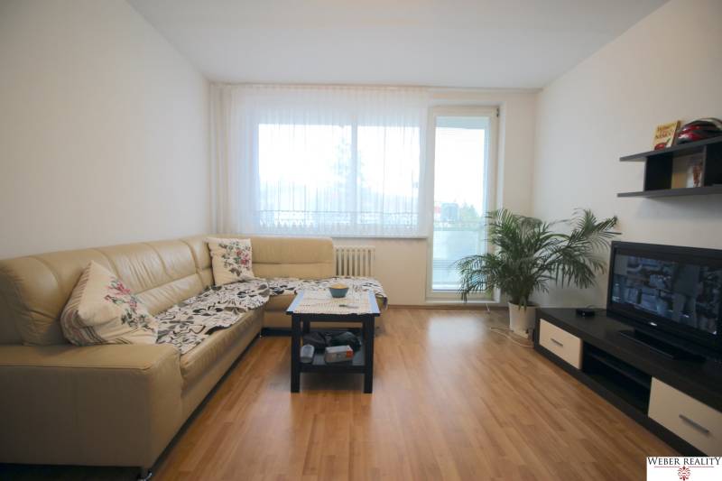 Living room in a 3-room apartment with a corner sofa and a television.