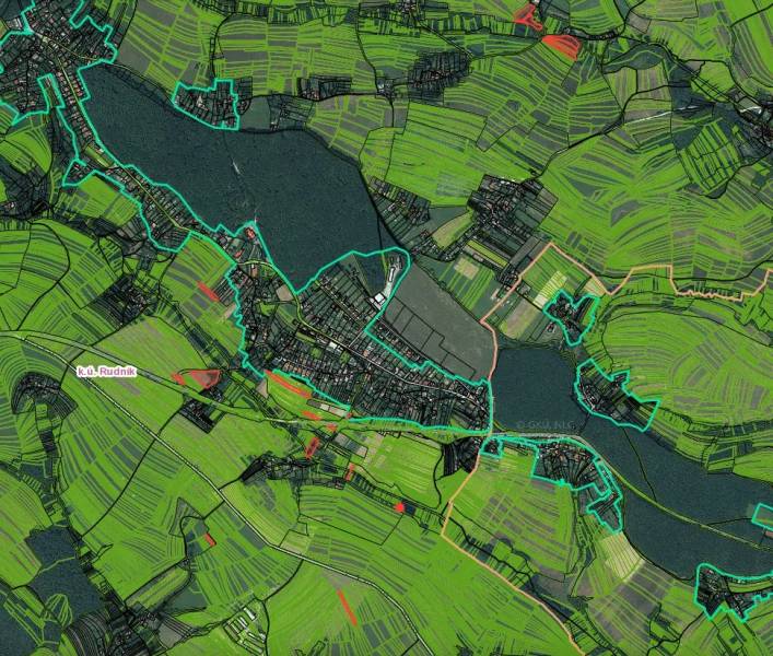 Satellite map of Rudník with agricultural and forest lands, color-coded parcels.