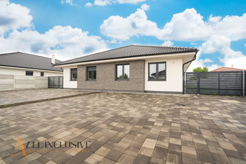 A family house in Dunajská Streda in Veľký Blahovo with a spacious paved yard and a fence.
