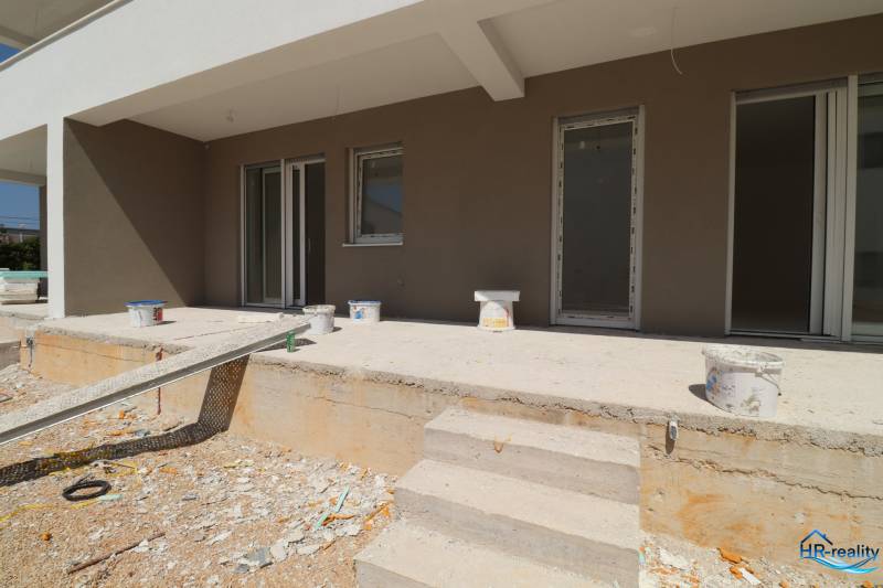 Exterior of an under-construction recreational apartment on Stablinac Street in Vodice with a terrace.