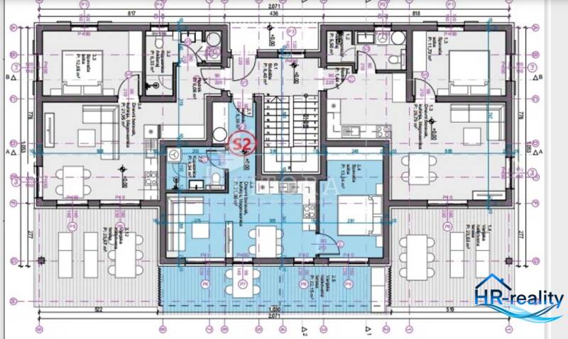 The floor plan shows the layout of rooms in a holiday apartment with two terraces and bathrooms.