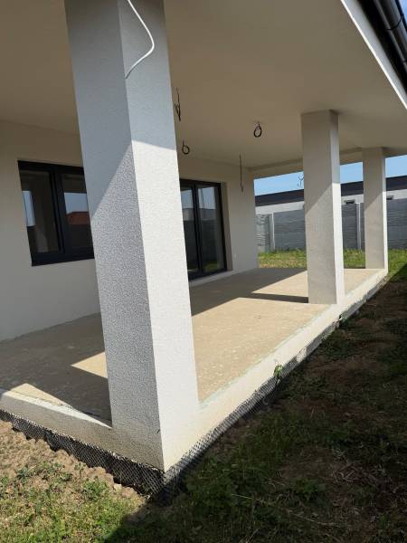 A family house in Galanta Košúty with a spacious terrace and supporting columns.