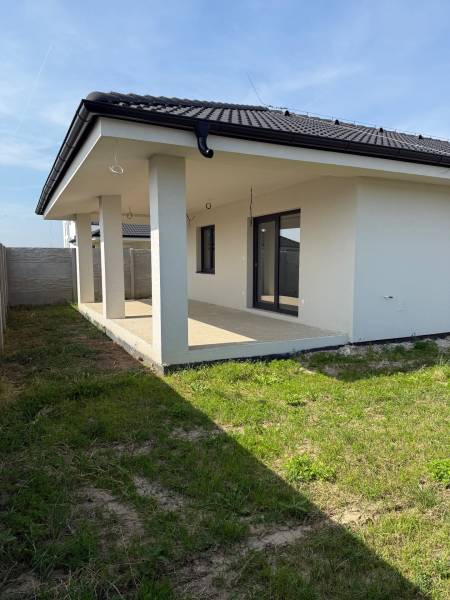 A family house in Galanta Košúty with a veranda and a grassy yard.