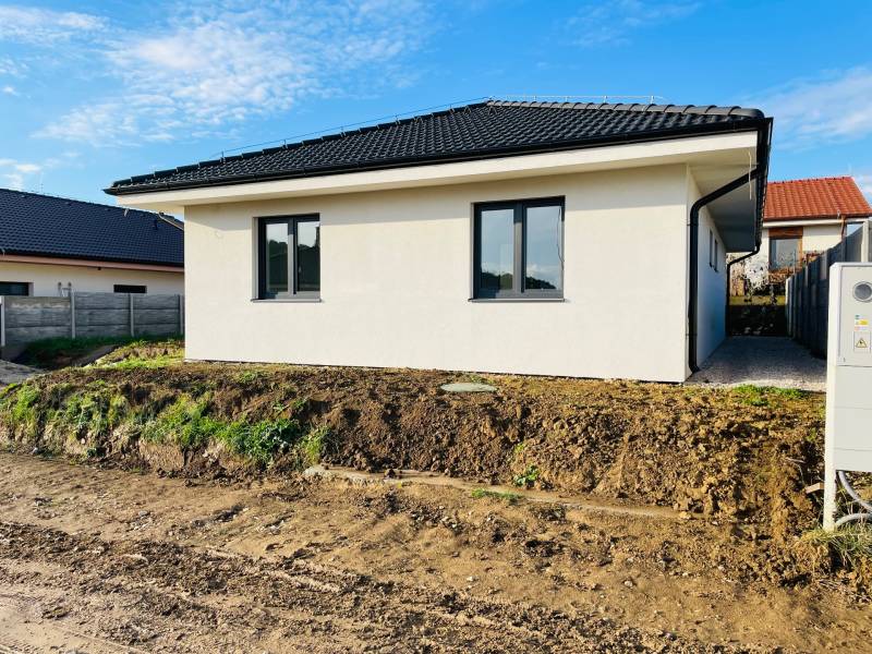A family house in Kynek in Nitra, next to it earthworks and an electrical distributor.
