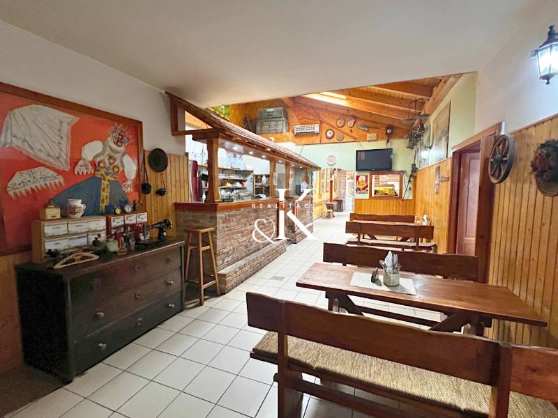 Rustic gastro spaces with wooden furniture and decorations create a cozy atmosphere.