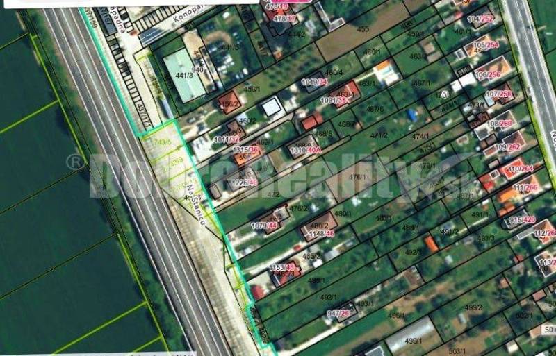 Satellite map of residential plots in Ivanka pri Nitre with parcels and buildings.