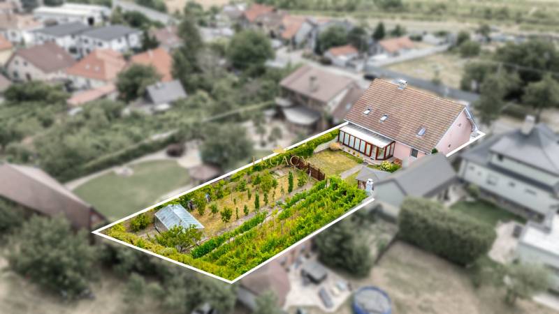 A picture of a family house in Vinosady with a large plot of land and a well-maintained garden.