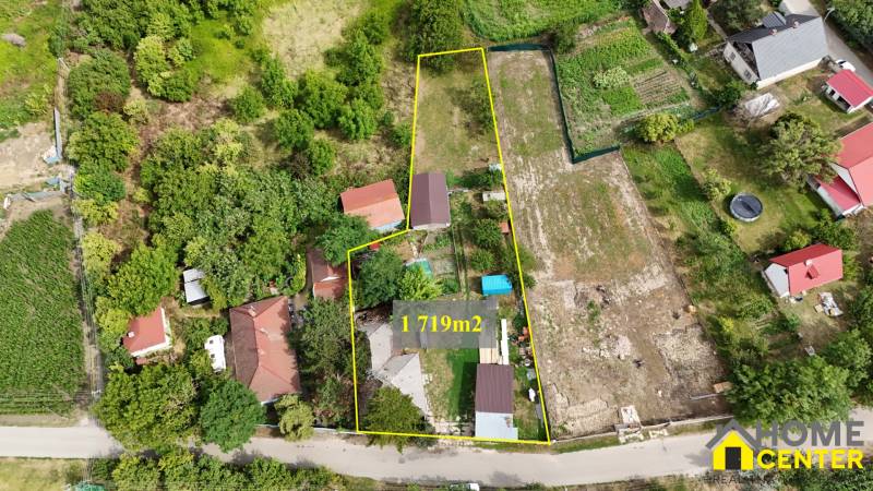 Aerial view of a family house in Kolárovo surrounded by lush vegetation.