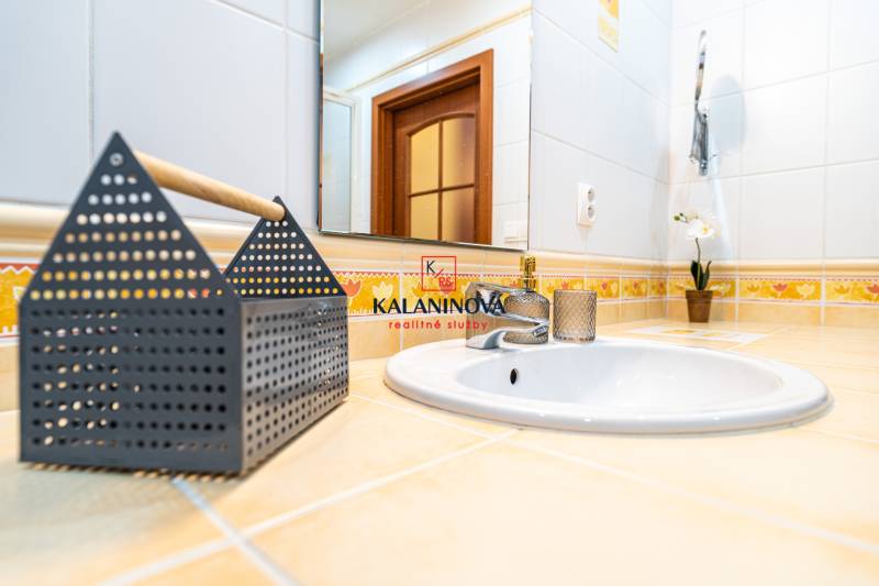 Bathroom with a sink and decoration in a 3-room apartment.