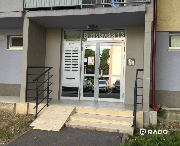 Entrance portal of an apartment building on Bratislavská Street in Senec with a modern glass entrance.
