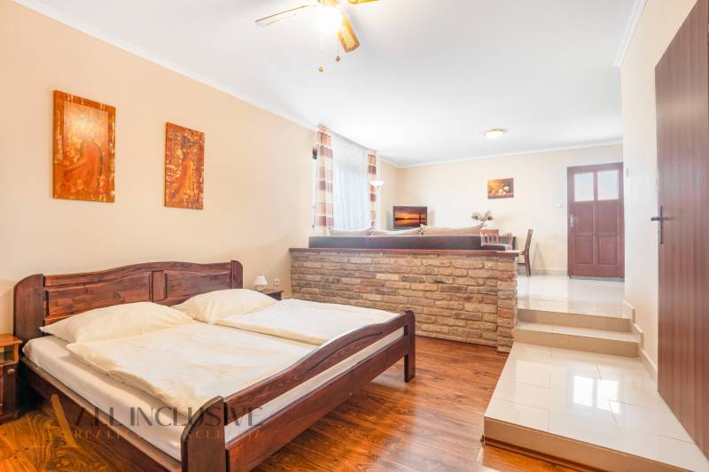 A room in hotels and guesthouses with rustic furniture, wooden flooring, and brick decor.