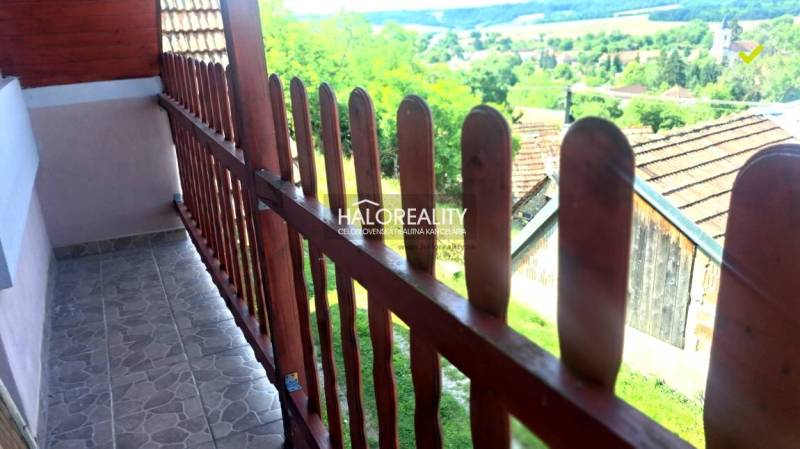 A balcony at the cottage in Hontianske Trsťany with a beautiful view of the surrounding nature.