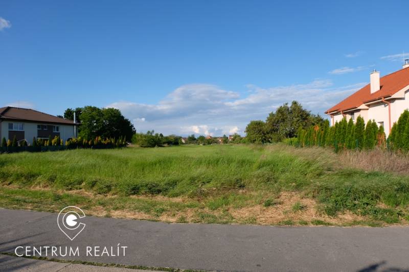 A plot designated for residential use on Cintorínska Street in Malinovo, surrounded by development.