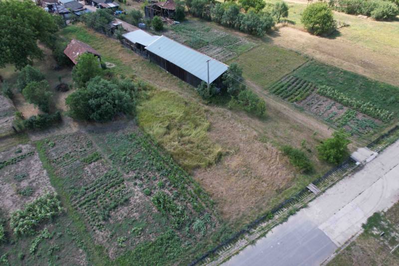 Construction of houses in Štrkovec with fields and greenery in the surroundings.