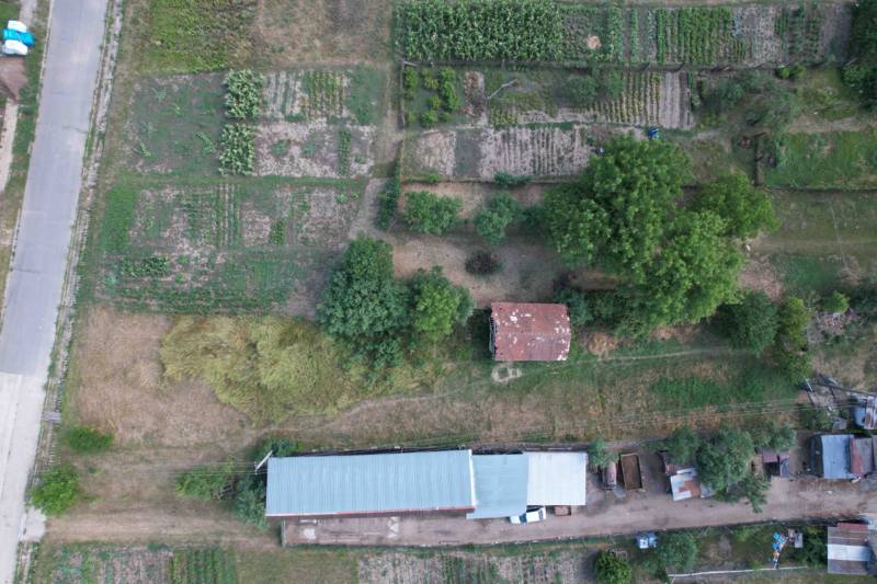 Construction of houses in Štrkovec with visible fields and road infrastructure connected with nature.