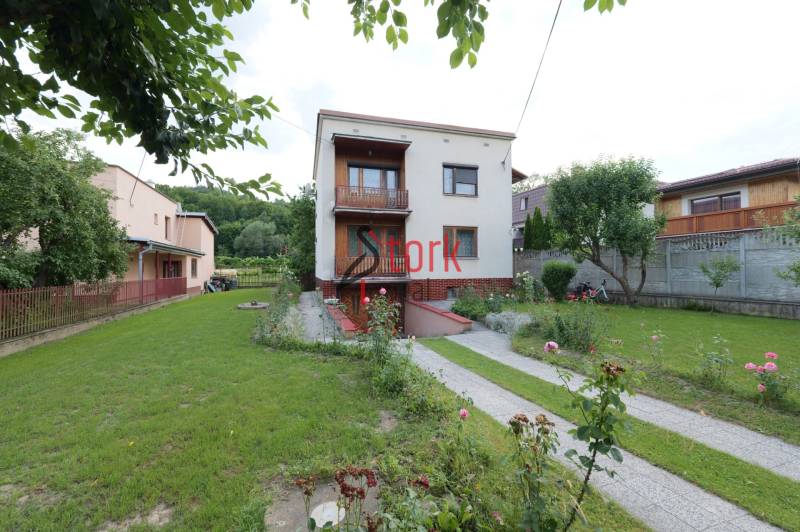 A family house in Dolná Mariková with a blooming garden and a manicured lawn.